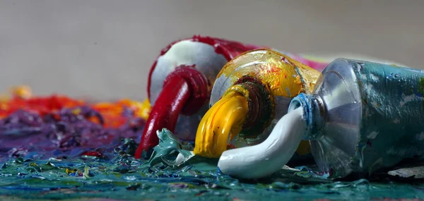 Tubos Com Pintura Óleo Arte Uma Paleta Pinturas Arte Coloridas — Fotografia de Stock