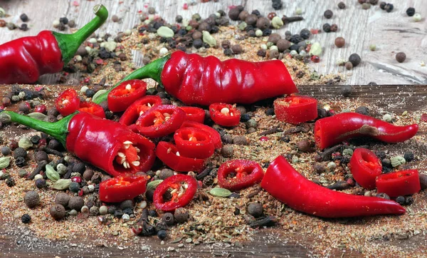 Piros Csípős Chili Paprika Különböző Paprika Keveréke Egy Fából Készült — Stock Fotó