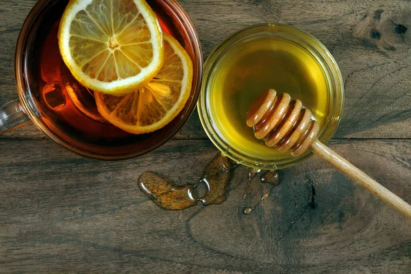 Tee Mit Zitrone Und Honig Auf Einer Holztischplatte Kopierraum — Stockfoto