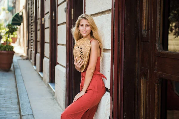 Jovem Com Chapéu Rua — Fotografia de Stock