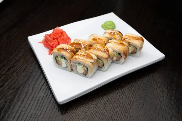 Sushi Een Witte Plaat — Stockfoto