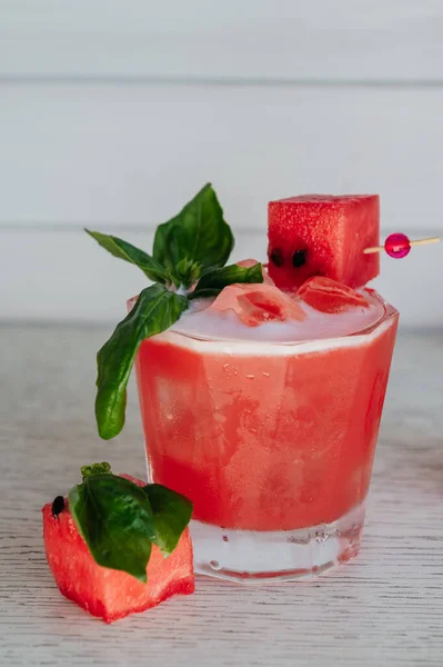 Zoete Watermeloen Cocktail Een Houten Tafel — Stockfoto
