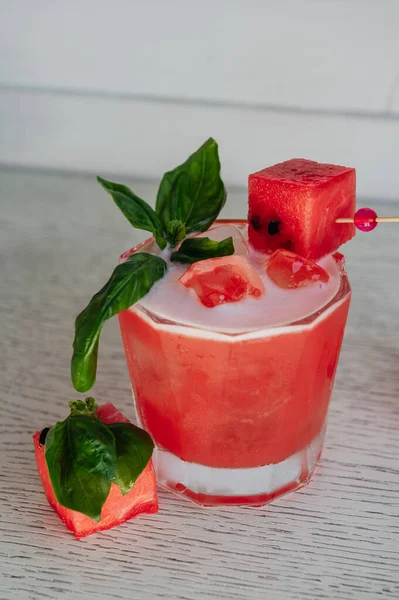 Frischer Wassermelonen Cocktail Auf Einem Holztisch — Stockfoto