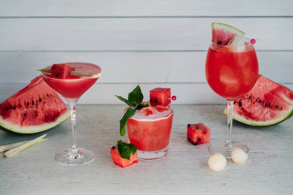 Zoete Watermeloen Cocktails Een Houten Tafel — Stockfoto