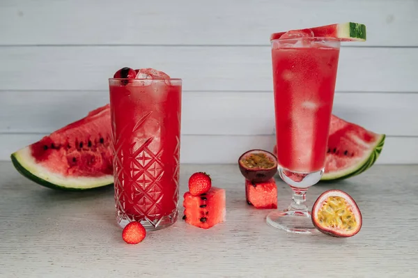 Frische Wassermelonen Cocktails Auf Einem Holztisch — Stockfoto