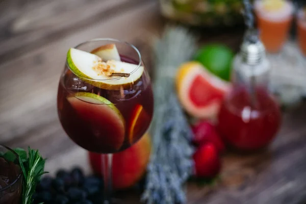 Zomer Cocktail Met Fruit Houten Tafel — Stockfoto