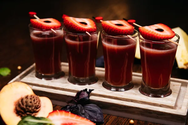 Aardbei Shot Cocktails Tafel Gezet Restaurant — Stockfoto