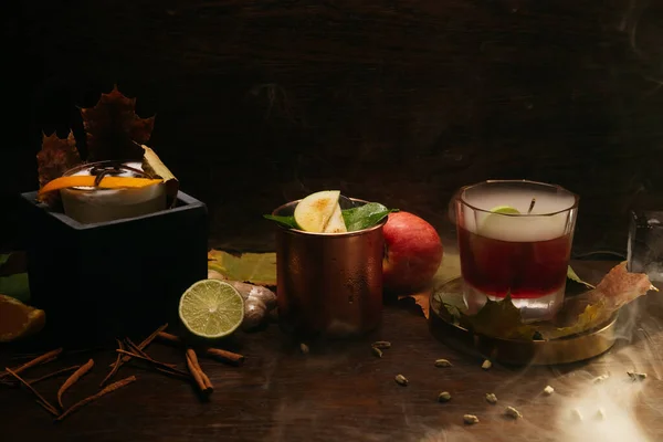 Autumn Fruit Alcoholic Cocktails Apple Lime Orange Cinnamon Table Restaurant — Stock Photo, Image