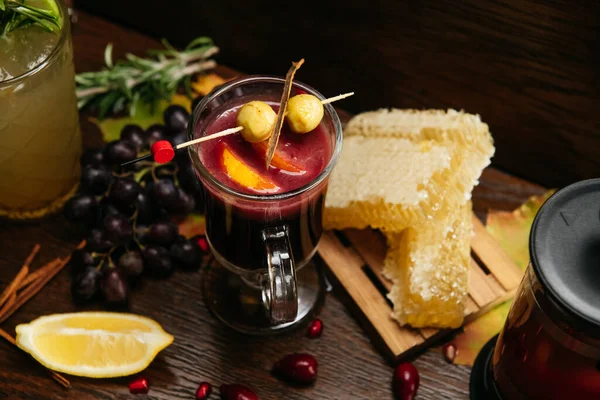 Mulled Wine Berries Lemon Honey Table Restaurant — Stock Photo, Image