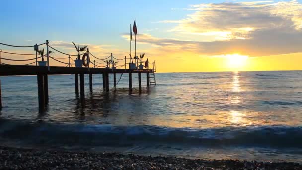 Muelle Con Bandera Amanecer Kemer Turquía — Vídeo de stock