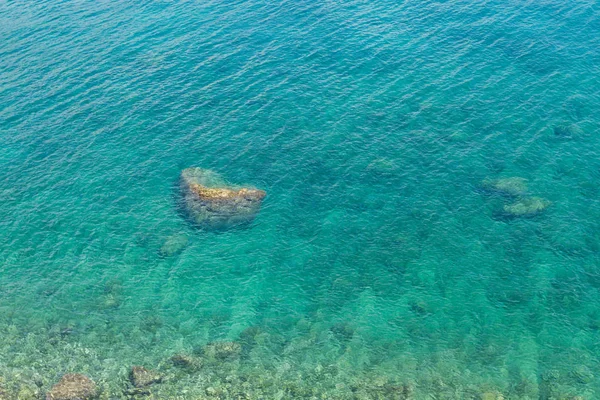 Akdeniz'in turkuaz rengi arka plan Kemer, Türkiye'de