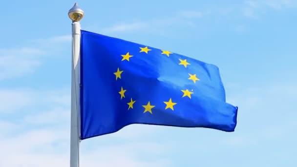 Vlag Van Europese Unie Tegen Hemel — Stockvideo