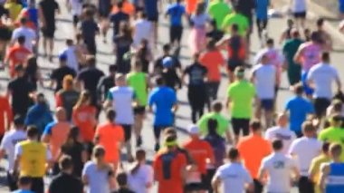 Kalabalık maraton sporcuların