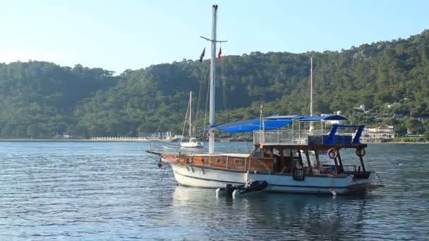 Yate Por Mañana Mar Anclado Antalya — Vídeo de stock