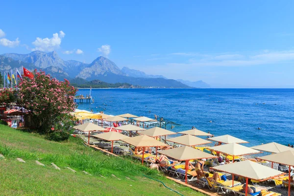 Central city beach w Kemer — Zdjęcie stockowe