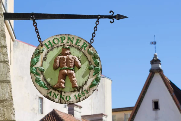 Hopner Bier Restaurant Schild in Tallinn — Stockfoto