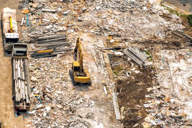 Havadan görünümü devam eden inşaat ve site hazırlık.