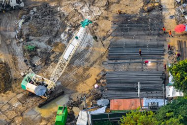 Havadan görünümü devam eden inşaat ve site hazırlık.