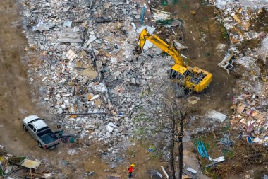 Havadan görünümü devam eden inşaat ve site hazırlık.