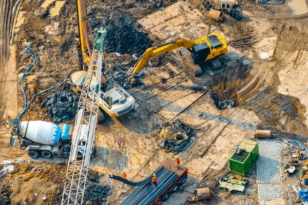 Havadan görünümü devam eden inşaat ve site hazırlık.