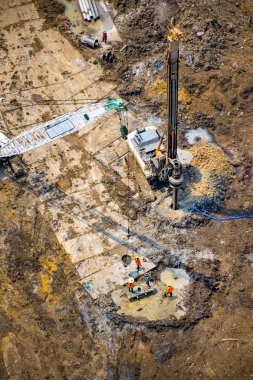 Bir inşaatta çalışma beton Fore Kazık Vakfı havadan görünümü. 