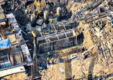 Bir inşaatta çalışma Vakfı havadan görünümü.