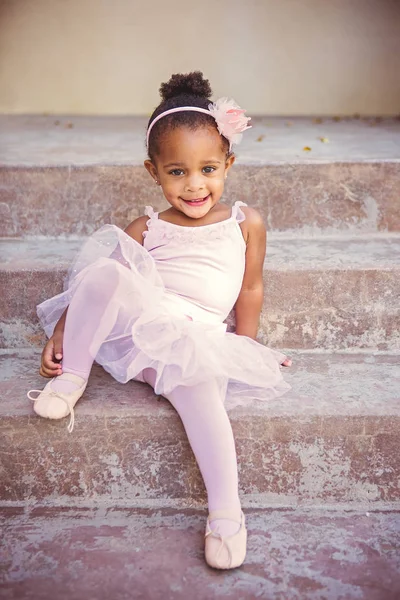 Pretty 2 year old girl looking at camera — Stock Photo, Image