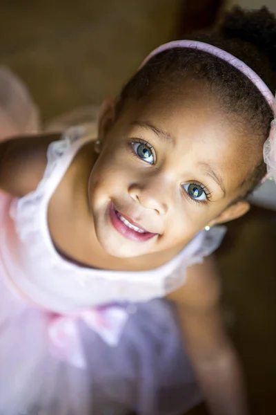 Pretty 2 year old girl looking up at camera — Stock Photo, Image