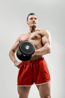 portre vücut ağırlığı, gri arka plan üzerinde