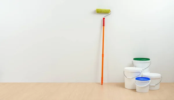 Painting Tool Paint Roller Bucket White Room Walls Painting Concept — Stock Photo, Image