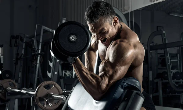 Guy Bodybuilder Perform Exercise Dumbbells Dark Gym — Stock Photo, Image