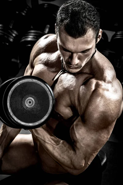 Guy Bodybuilder Perform Exercise Dumbbell Dark Gym — Stock Photo, Image