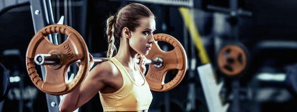 Jeune Femme Remise Forme Exécuter Exercice Avec Haltère Dans Salle — Photo