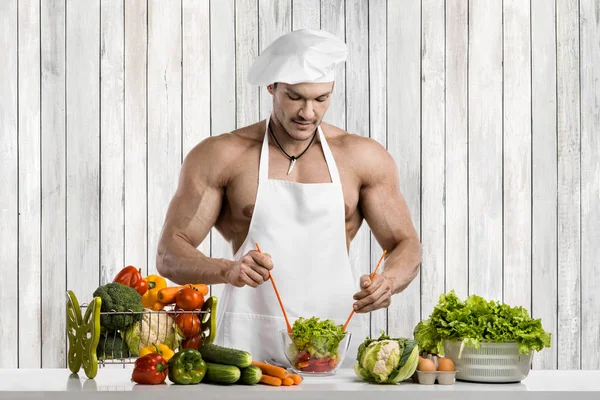 Homem Fisiculturista Cozinha Branco Toque Blanche Cozinhar Avental Protetor Legumes — Fotografia de Stock