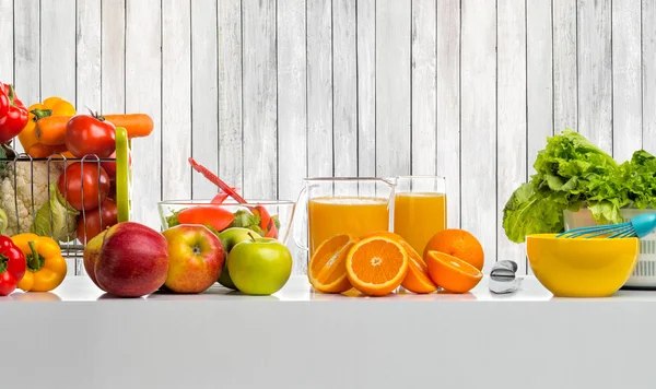 Ainda Vida Suco Espremido Hora Fruto Verduras Mesa — Fotografia de Stock