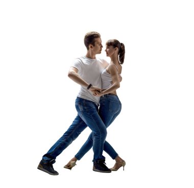 Sosyal danse (kizomba veya bachata veya semba veya taraxia), izole, beyaz arka plan üzerinde dans güzellik çift