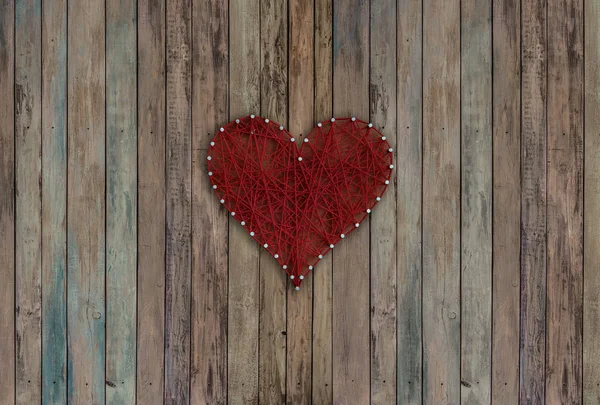 在木板上红色的心 — 图库照片#