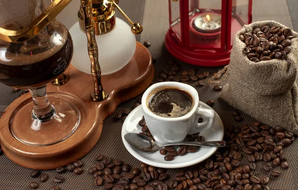 Two cup with black coffee and geyser coffeepot — Stock Photo, Image