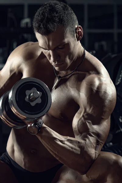 Guy bodybuilder with barbell — Stock Photo, Image