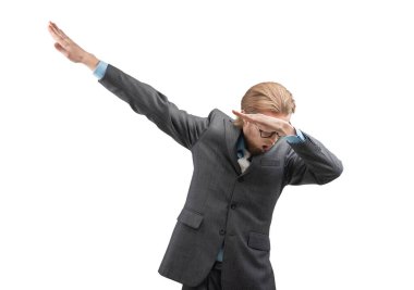 Eğlenceli bir işadamı ya da ofis çalışanı beyaz arka planda, izole edilmiş bir şekilde hip hop yapıp eğleniyor. Zafer ve kazanma konsepti.