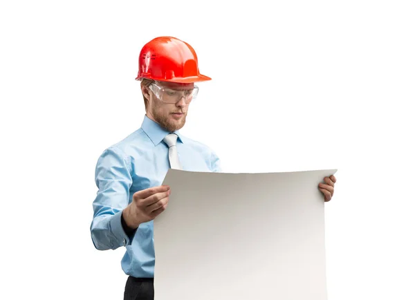 肖像画1スマート建築家の労働者や赤の建設ヘルメット読書ドローイングのエンジニアの男 ドラフト 白の背景に — ストック写真