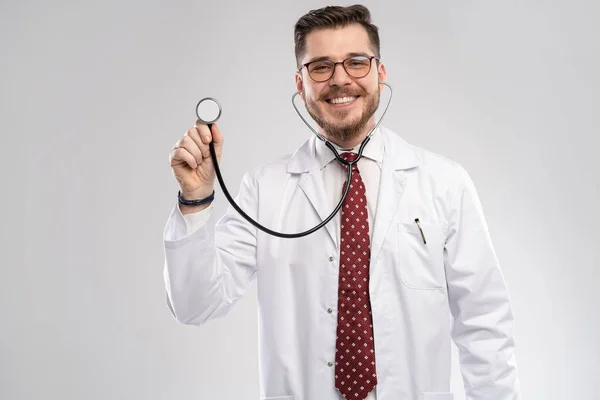 Doktor se stetoskopem v nemocnici — Stock fotografie