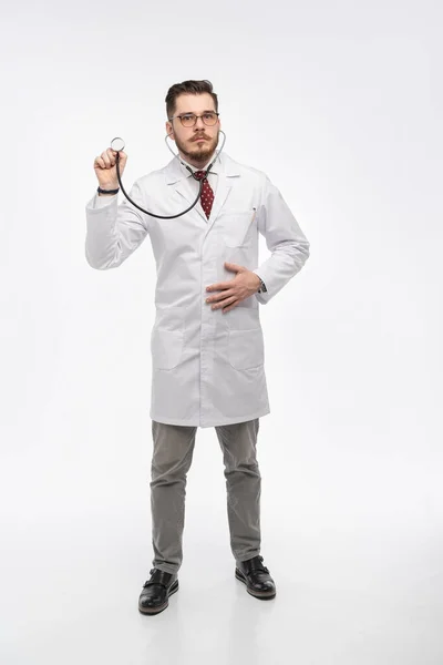 Dokter met stethoscoop in een ziekenhuis — Stockfoto