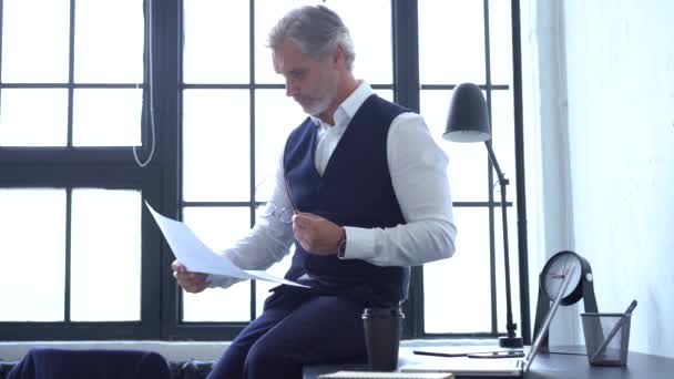 Serious businessman checking corporate paperwork correspondence — Stock Video