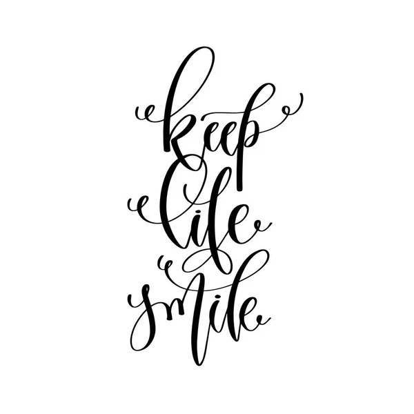 Keep life smile - hand lettering inscription text — Stock Vector