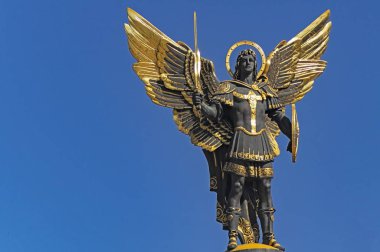  Heykel archangel michael ukrayna kiev.