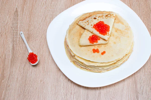 Panquecas Com Caviar Vermelho Panquecas Com Caviar Prato Branco Panquecas — Fotografia de Stock