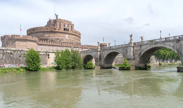 Castillo de Sant 'Angelo - Río Tevere - Roma - Italia — Foto de Stock