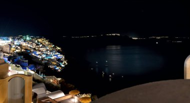 Geceleri Oia Köyü - Ege Denizi - Santorini Adası - Yunanistan