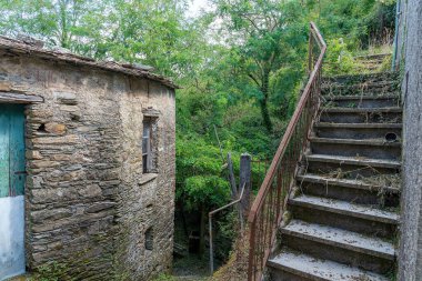Kosta di Soglio Köyü manzarası - Orero Belediyesinin antik yerleşim merkezi - Liguria - İtalya